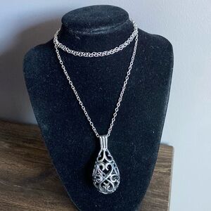 Long pendant necklace with extender